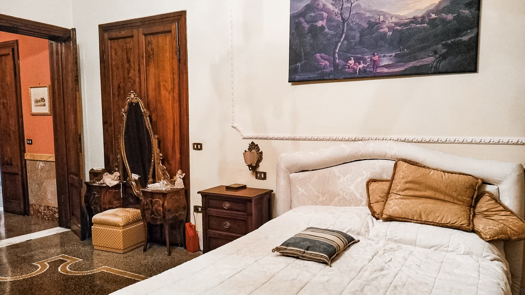 Villa storica con giardino nel centro di Carrara