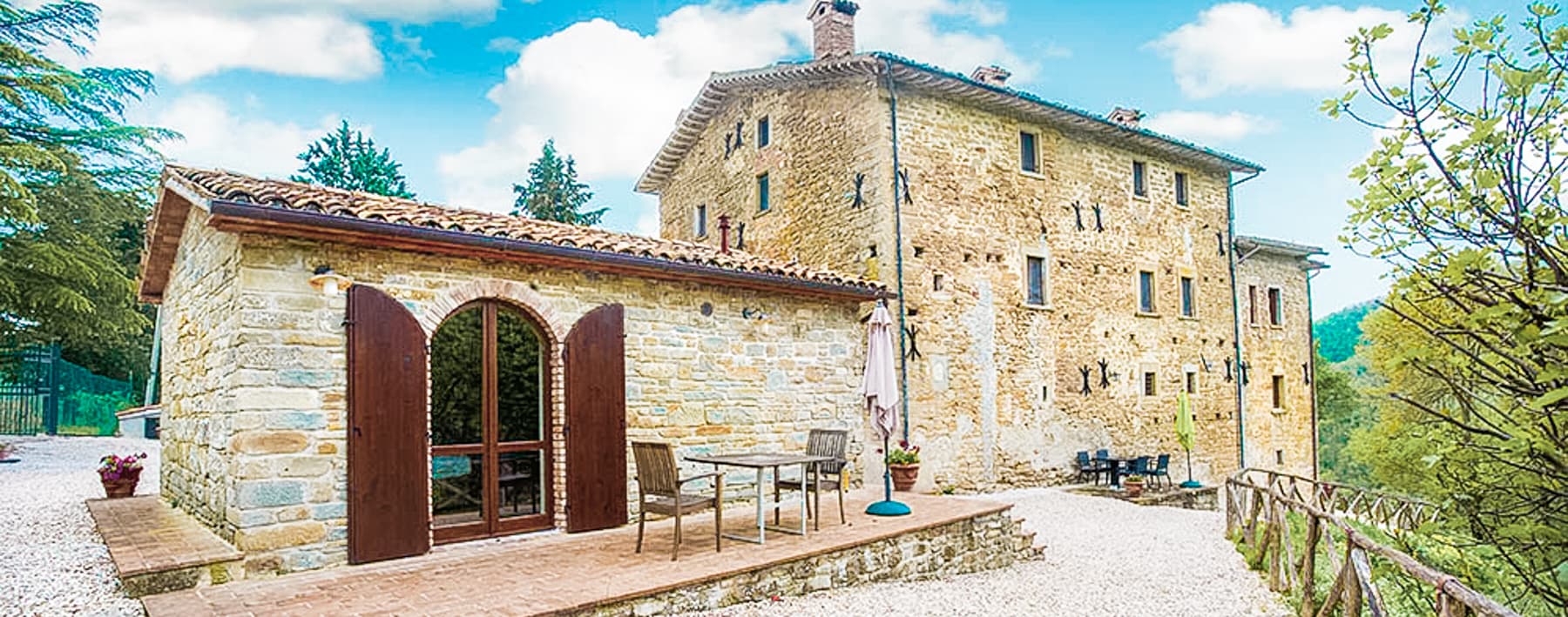Casale storico con piscina, Pietralunga, Umbria