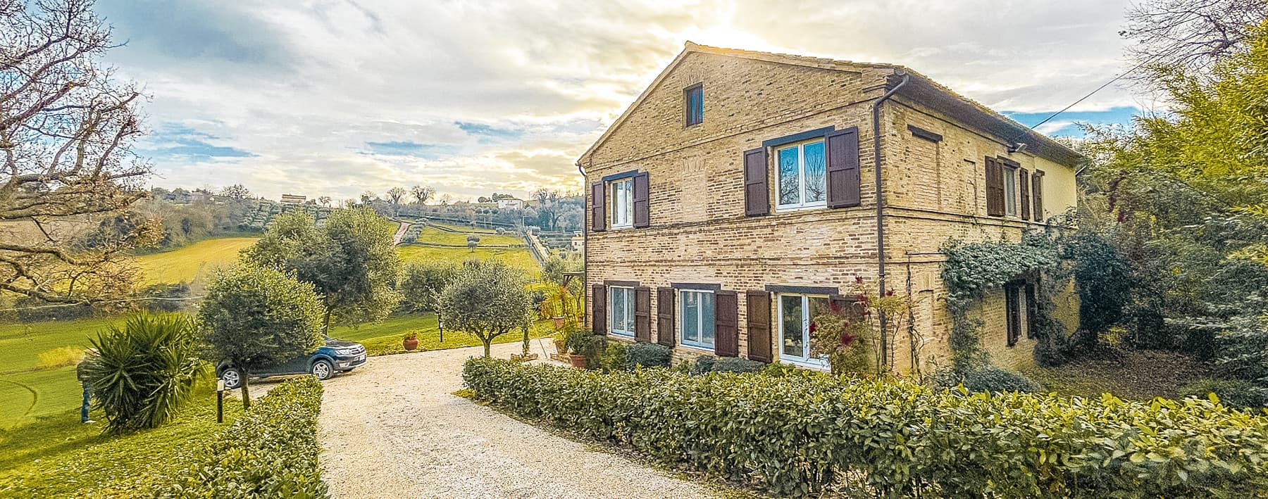 Casale ristrutturato vista mare a Montecosaro