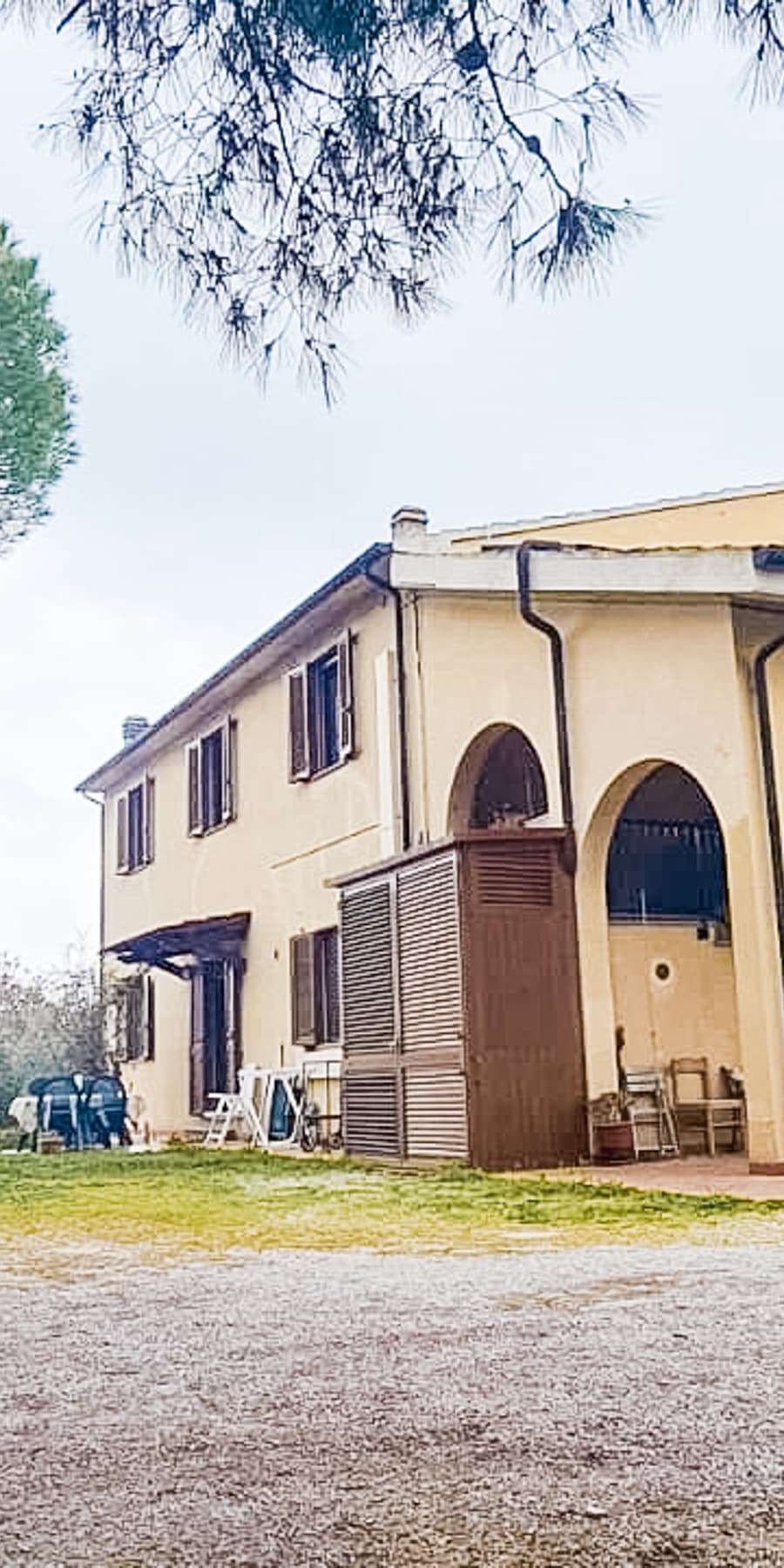 Villa indipendente a Piombino, ampio giardino e ulivi
