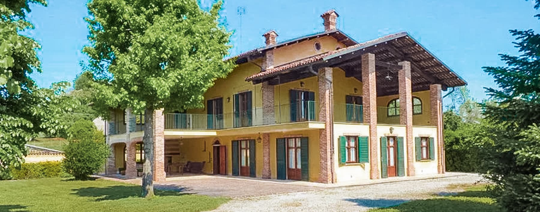 Casale con parco a Narzole, cuore delle Langhe