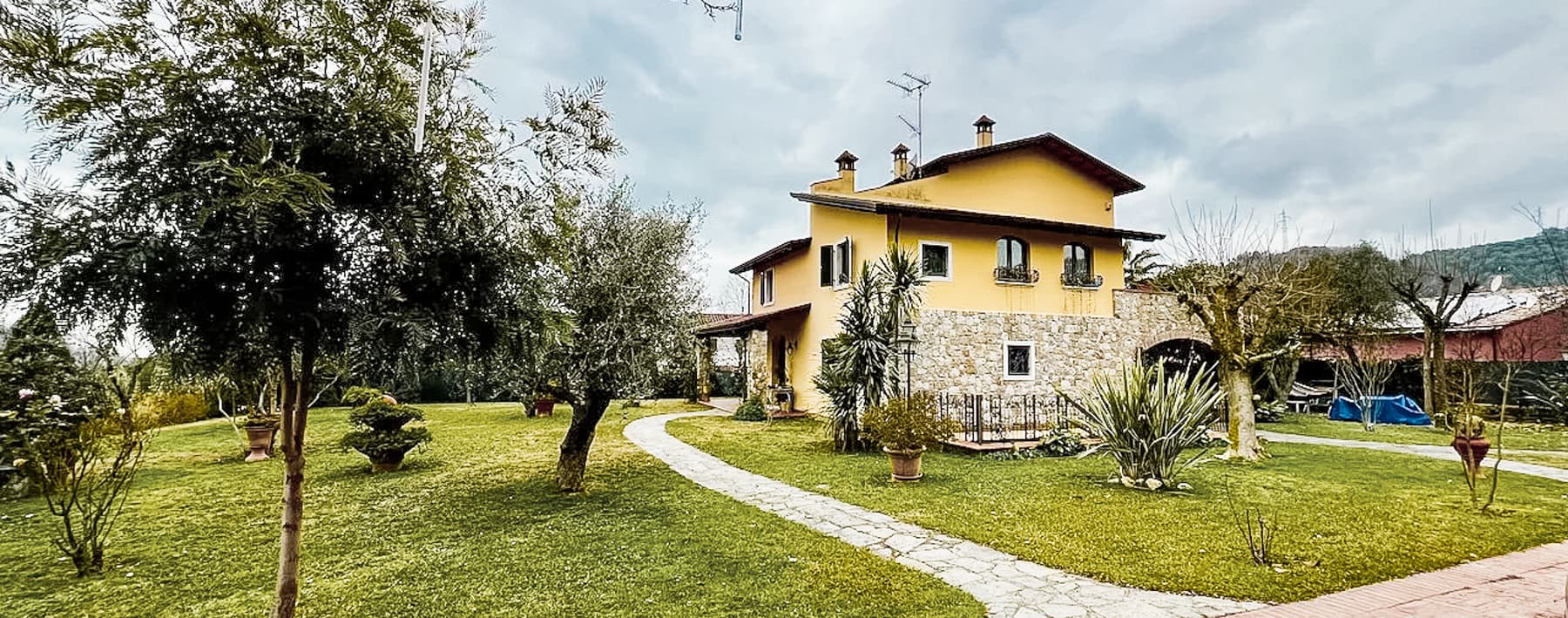 Villa con vista mare e colline a Luni, Liguria