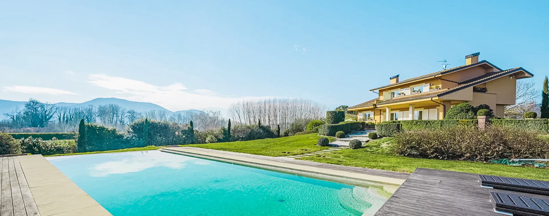 Casa indipendente a Lucca con piscina e vista colline