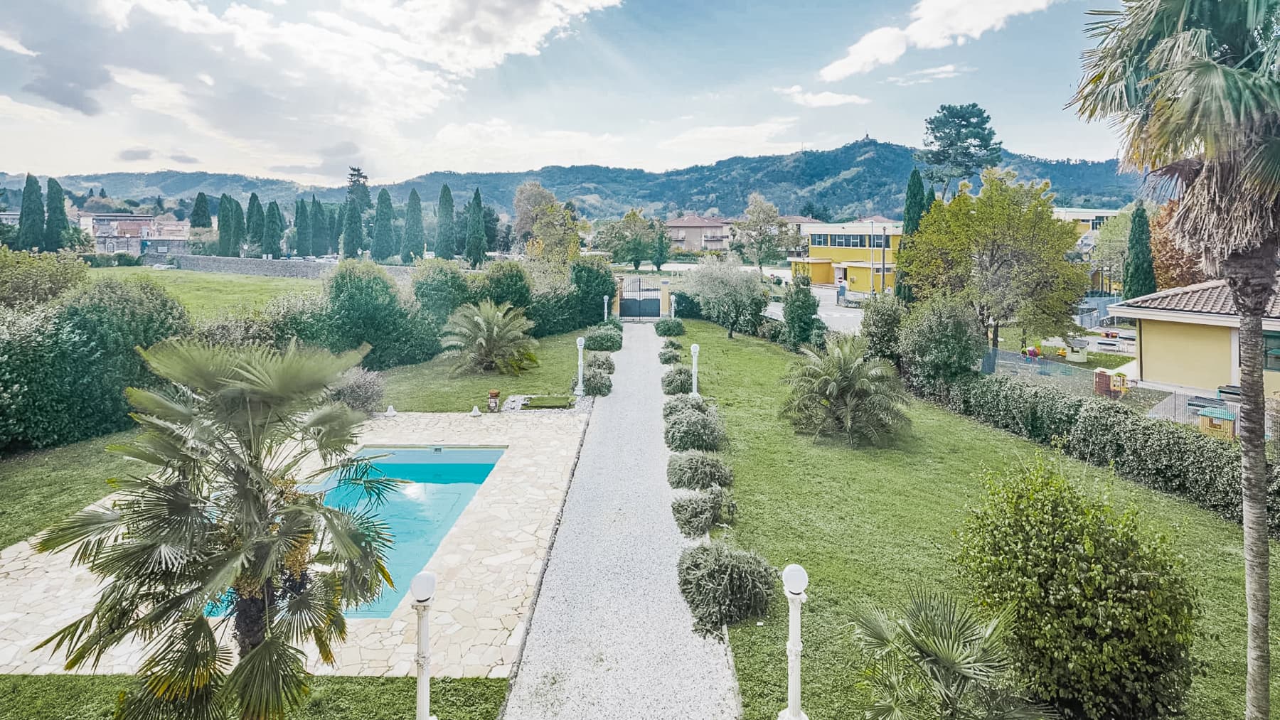 Villa Badia: Stunning Retreat in Tuscany's Camaiore