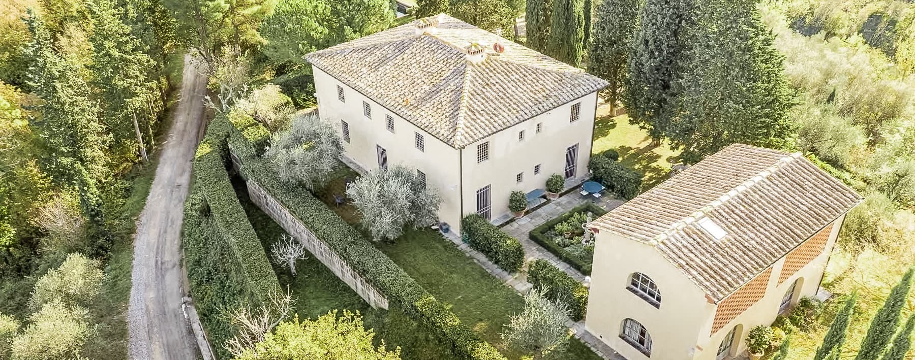 Casale esclusivo con piscina nella campagna di Pisa