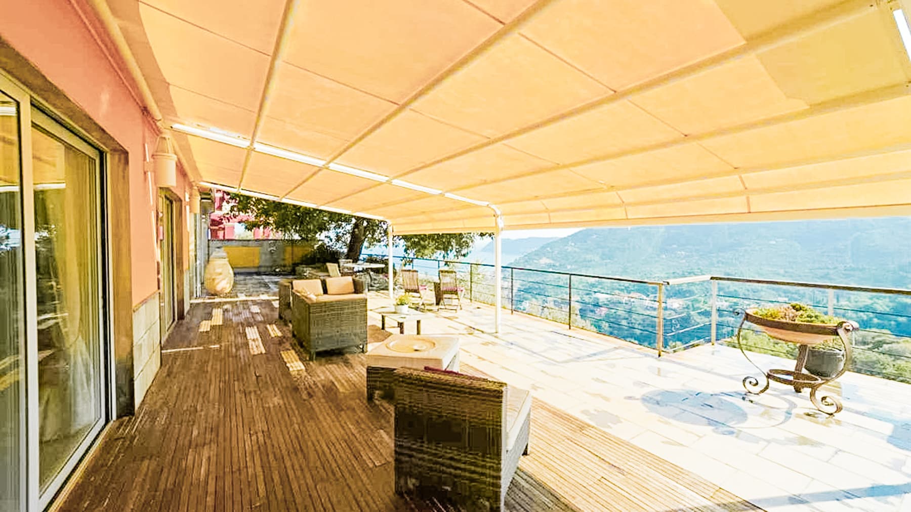 Villa moderna con vista mare sulla collina di Savona