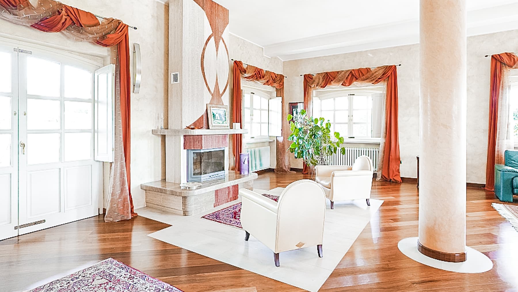 Villa esclusiva con giardino e piscina a Oratino