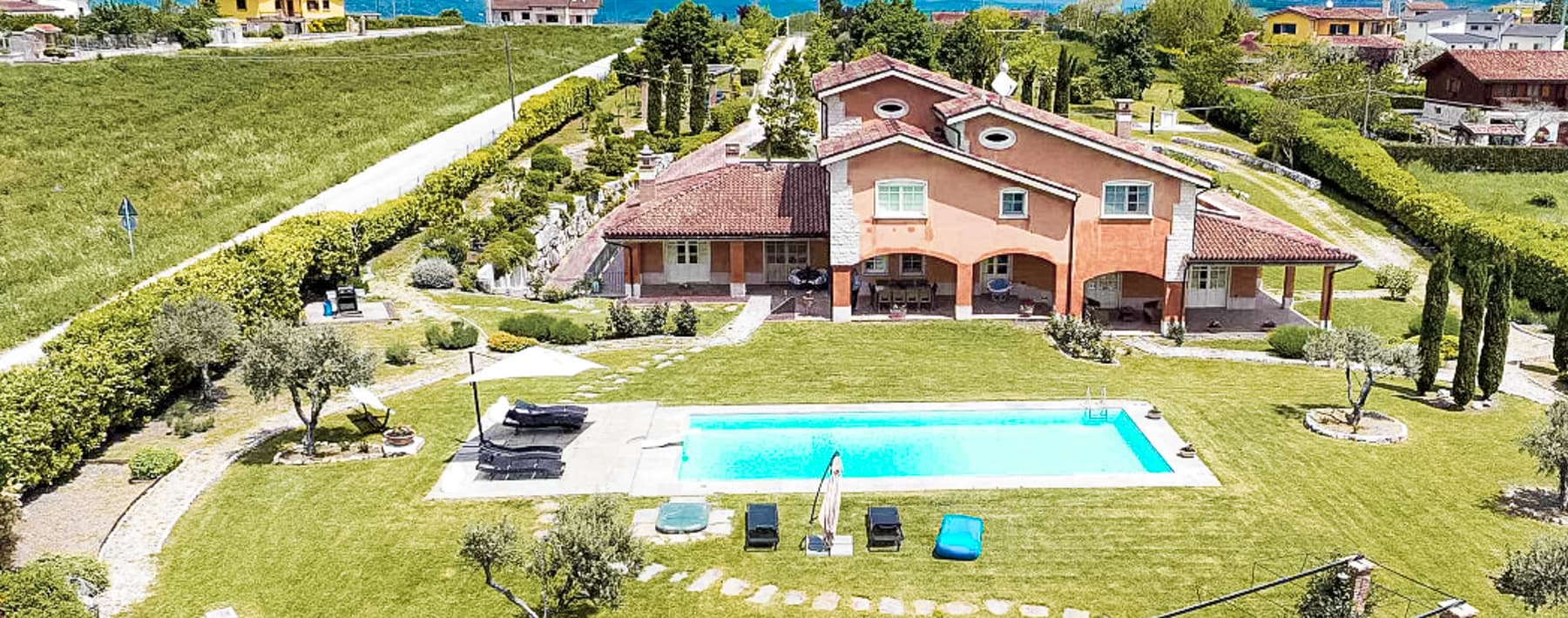 Villa esclusiva con giardino e piscina a Oratino