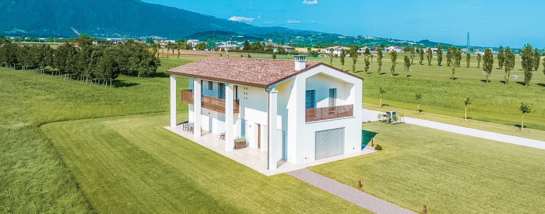 Casa indipendente a Santorso, oasi di lusso e serenità