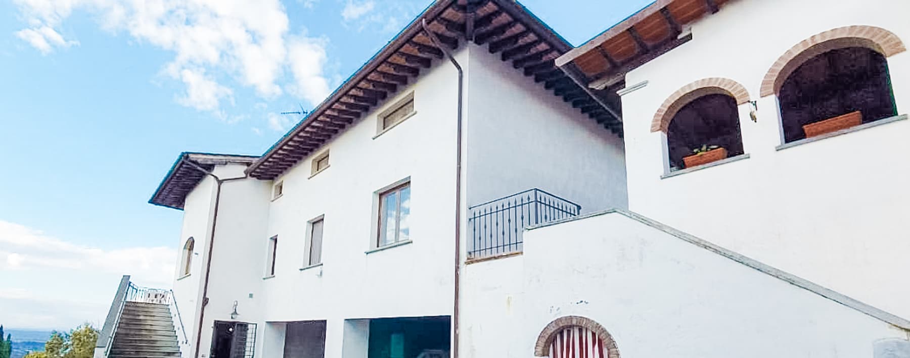 Villa con piscina e vista panoramica a Pescia, Toscana