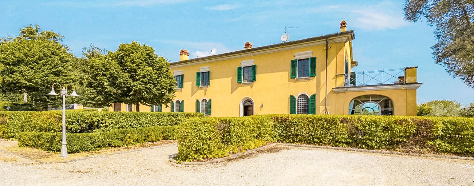 Villa storica nel verde di Bientina, Toscana