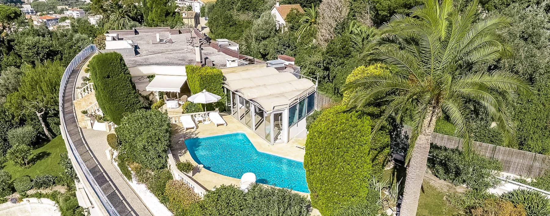 Villa di lusso con terrazza e giardino privato sul tetto