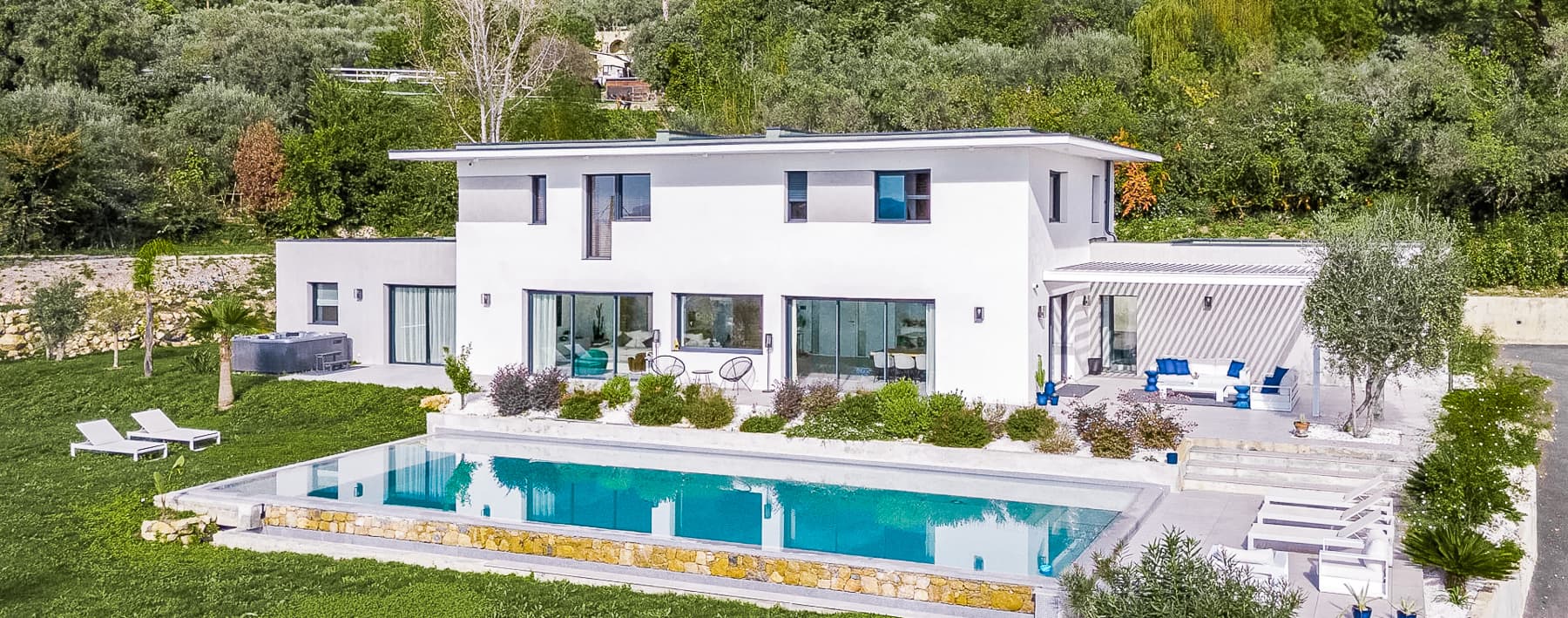 Villa moderna nel verde delle Alpi Marittime