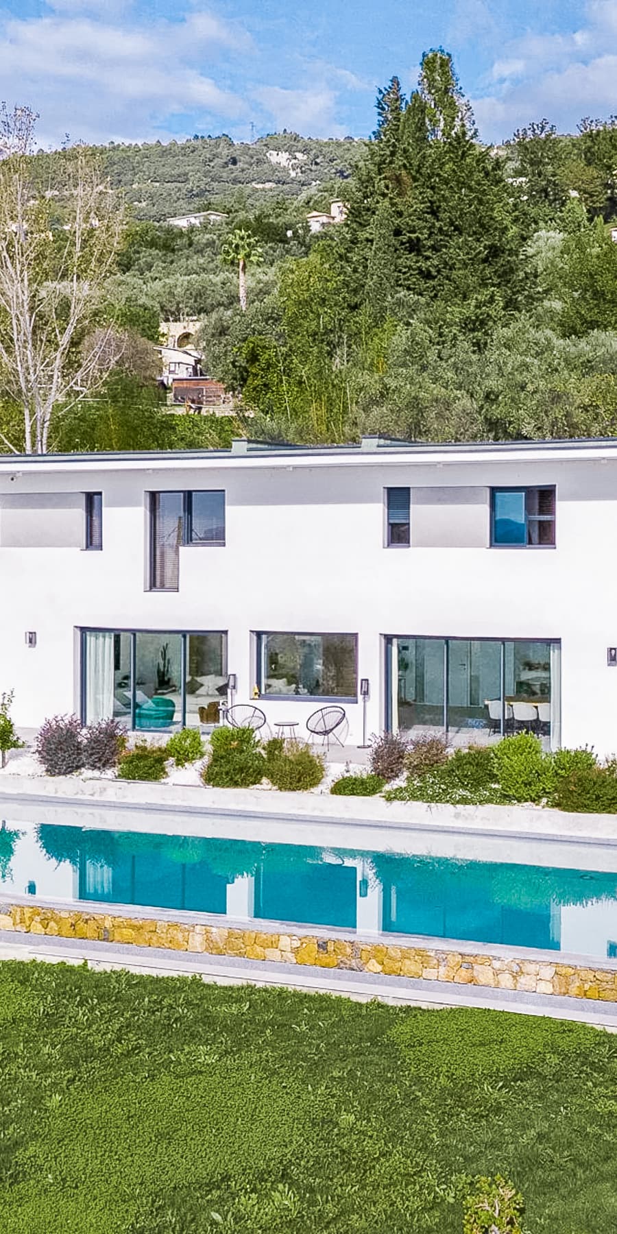 Villa moderna nel verde delle Alpi Marittime