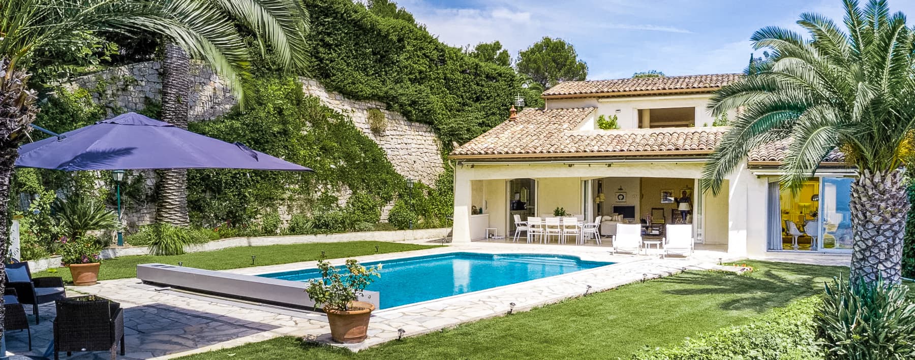 Villa straordinaria a Super-Cannes con vista mare