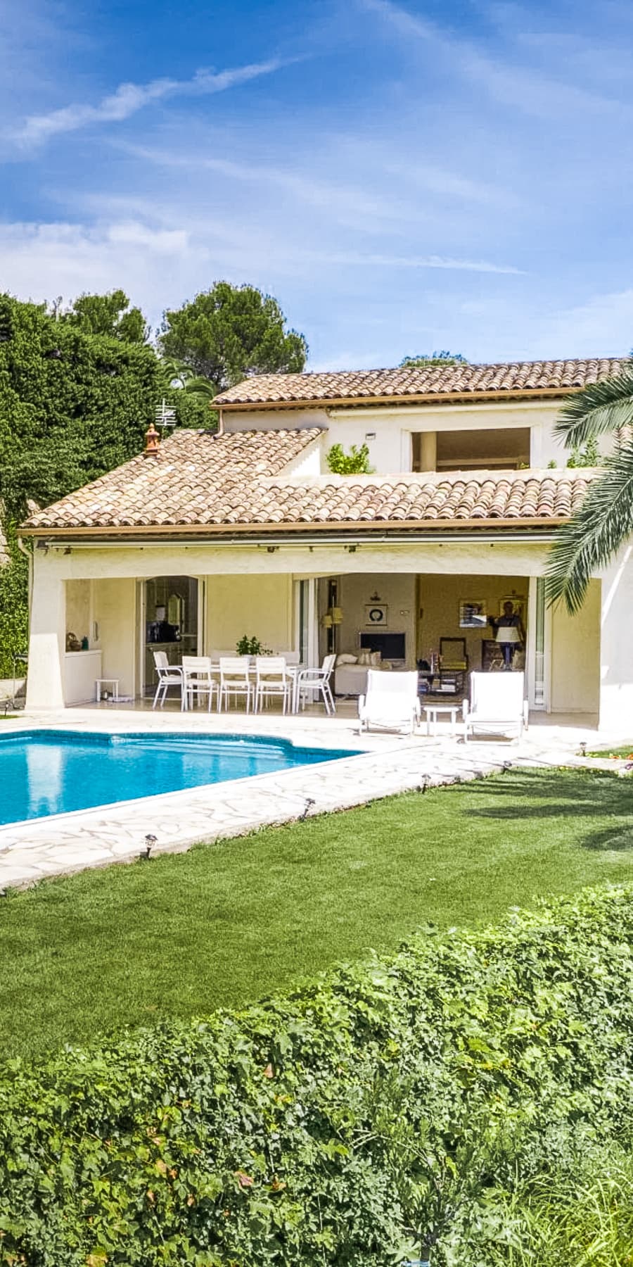 Villa straordinaria a Super-Cannes con vista mare