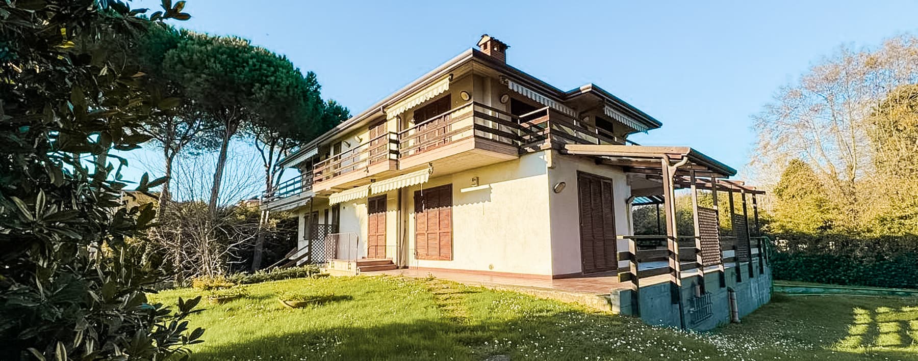 Villa a Massa: oasi di pace con parco di 3000 mq