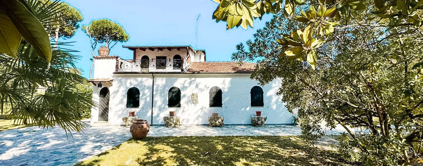 Villa storica immersa nel verde a Massa, Toscana
