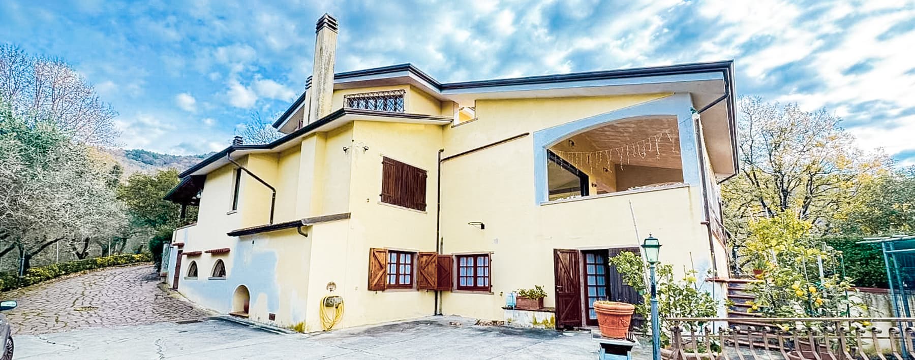 Villa con Vista Mare a Castelnuovo Magra, Toscana