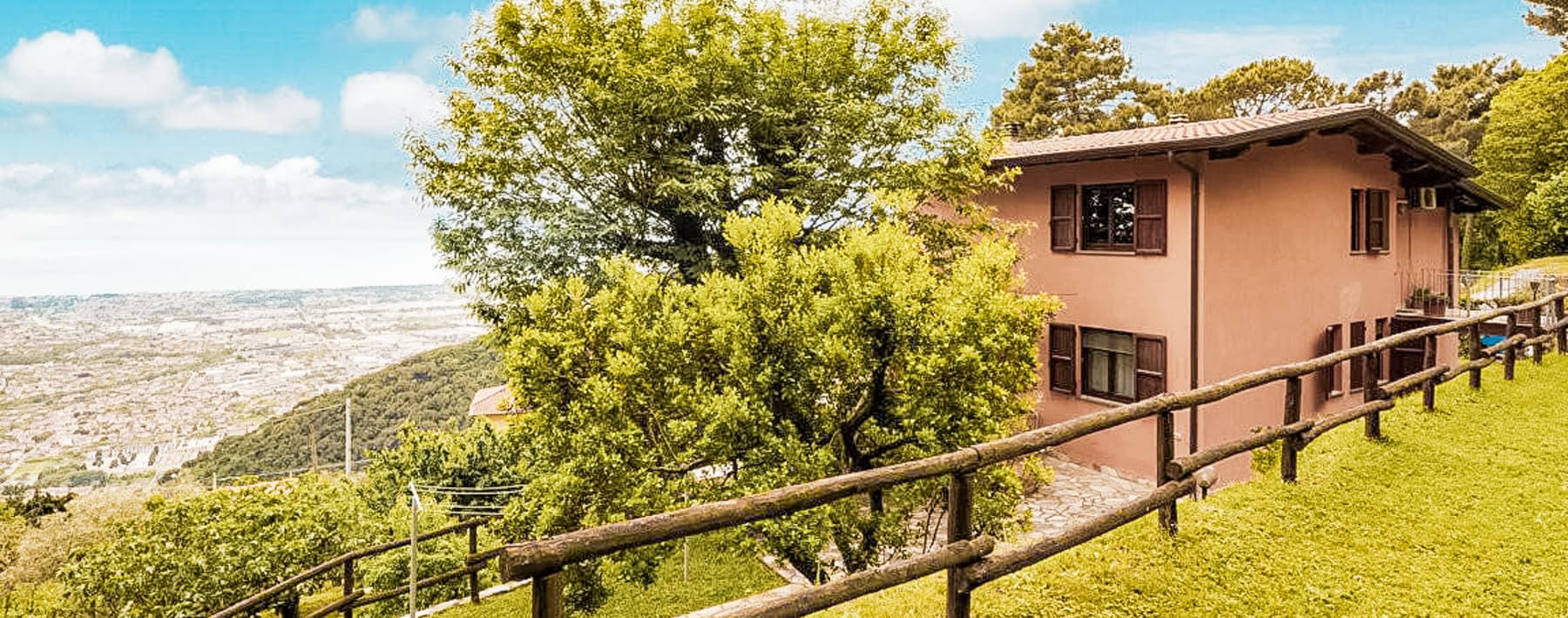 Villa panoramica con parco a Massa, Toscana