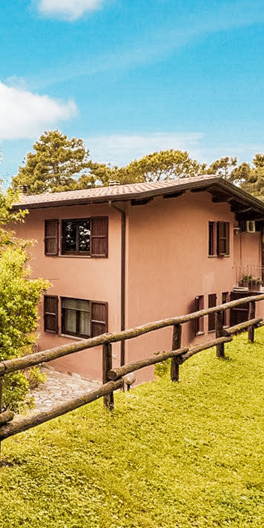 Villa panoramica con parco a Massa, Toscana