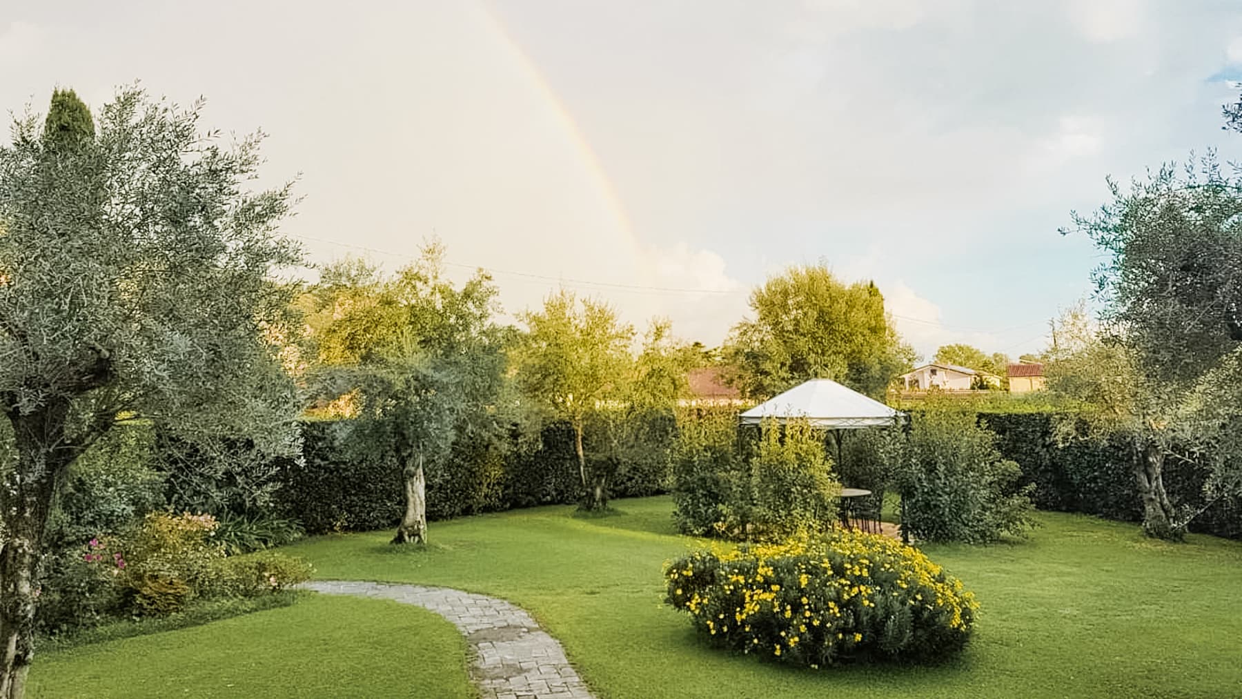 Villa elegante con giardino privato a Montignoso