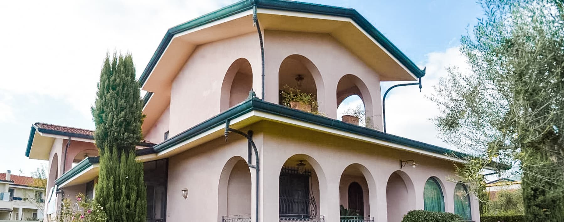 Villa elegante con giardino privato a Montignoso