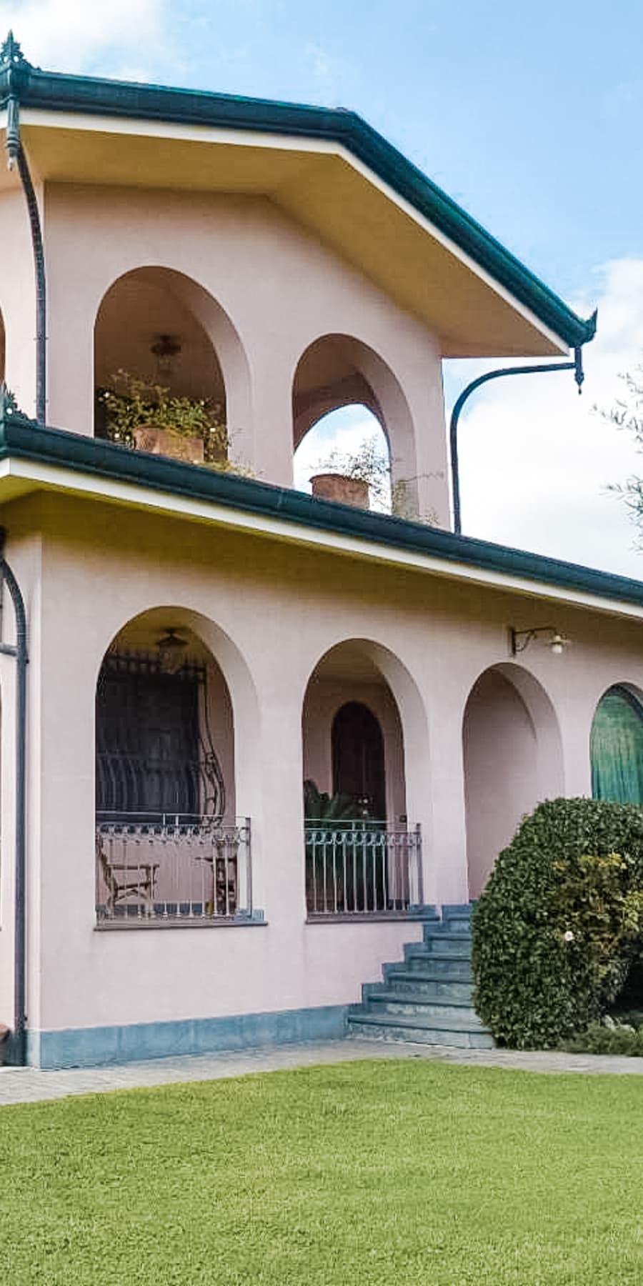 Villa elegante con giardino privato a Montignoso