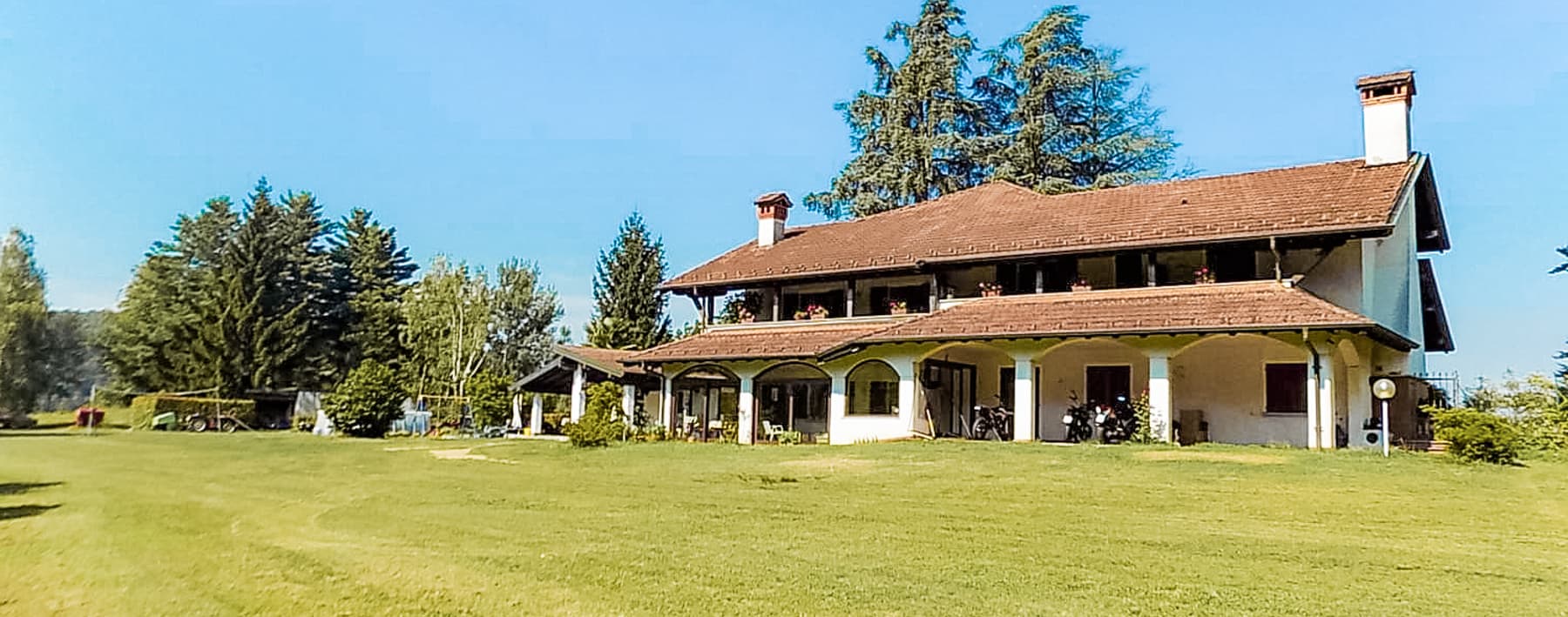 Casale ad Arona, immerso nel verde del Lago Maggiore