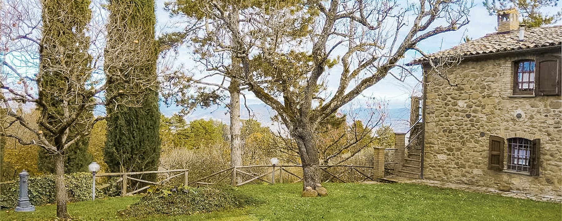 Casale panoramico con ampio giardino a Umbertide