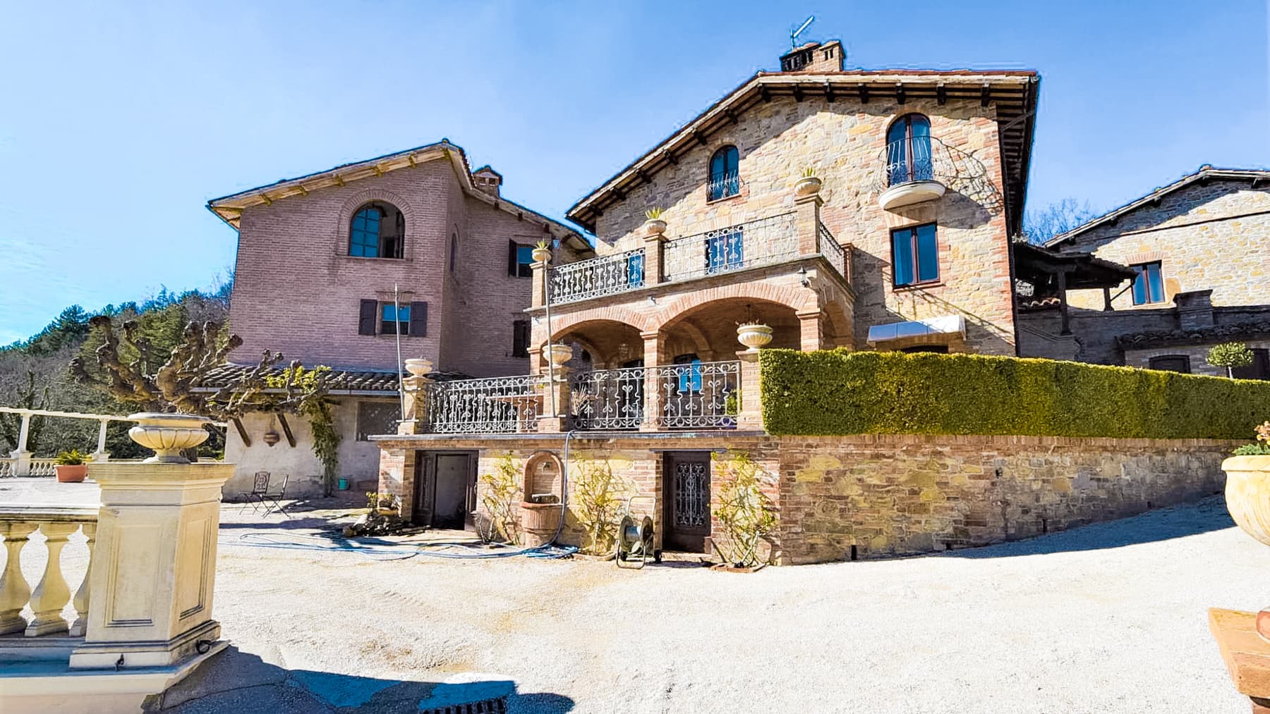 Tenuta in Montefortino, Marche Retreat