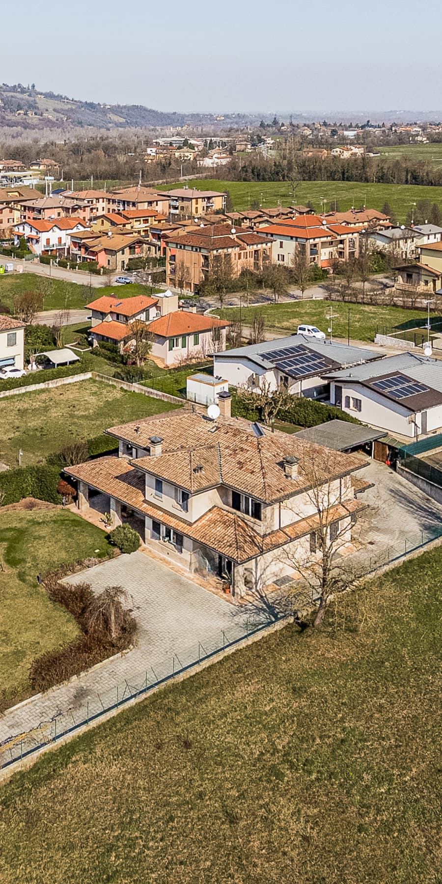 Villa con Parco a Canossa, Ampia e Luminosa