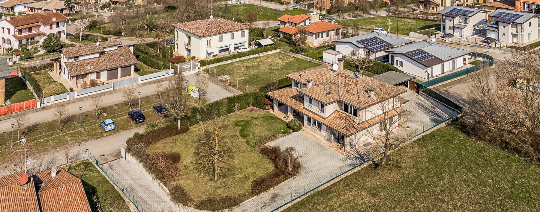 Villa con Parco a Canossa, Ampia e Luminosa