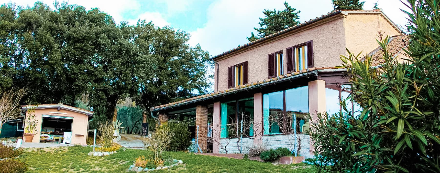 Casale con Piscina in Collina a Riparbella, Toscana