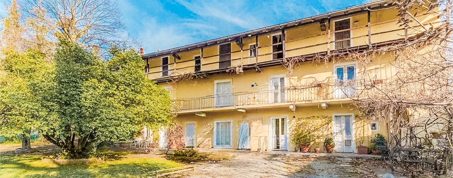 Casale con parco e piscina a Castelletto sopra Ticino