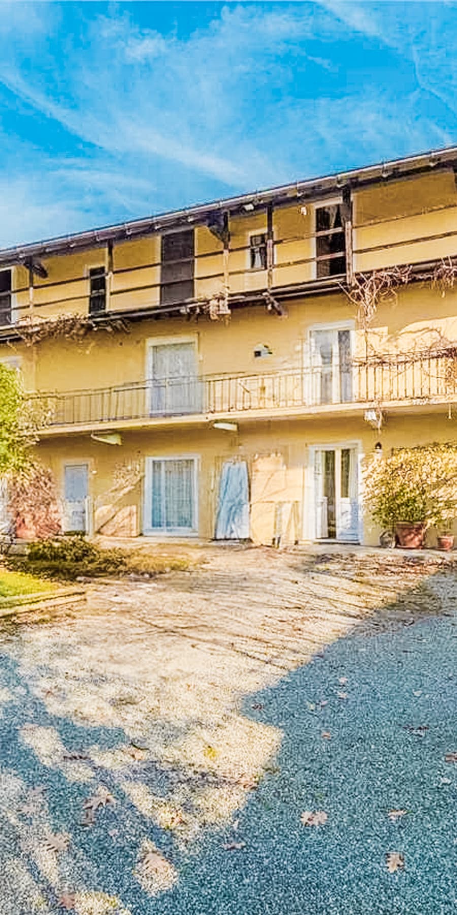 Casale con parco e piscina a Castelletto sopra Ticino