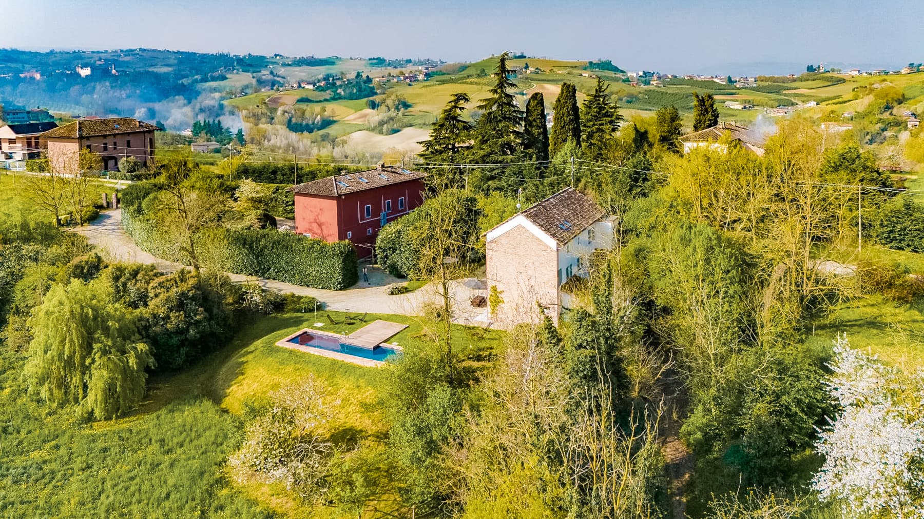 Villa panoramica con piscina a Costigliole d'Asti