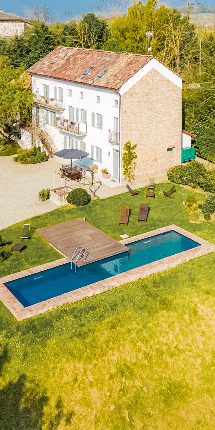 Villa panoramica con piscina a Costigliole d'Asti