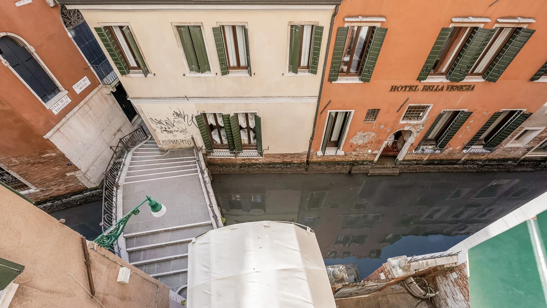 Appartamento esclusivo fronte canale nel cuore di Venezia