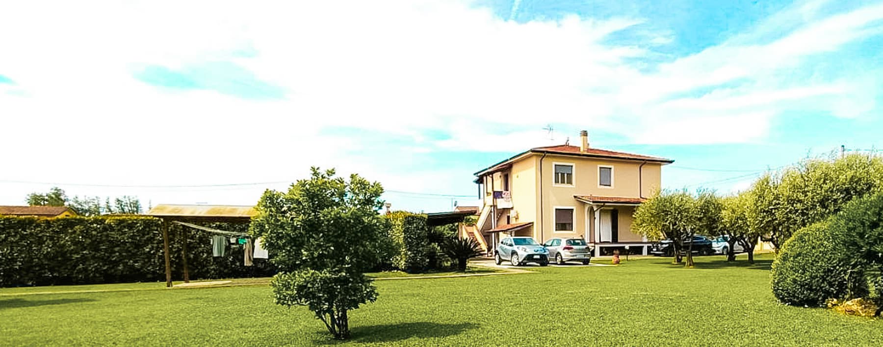 Villa indipendente con giardino a Marina di Massa