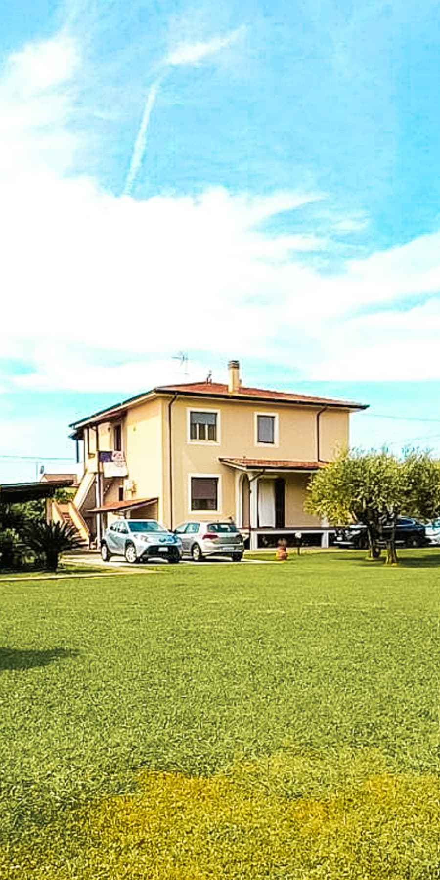 Villa indipendente con giardino a Marina di Massa