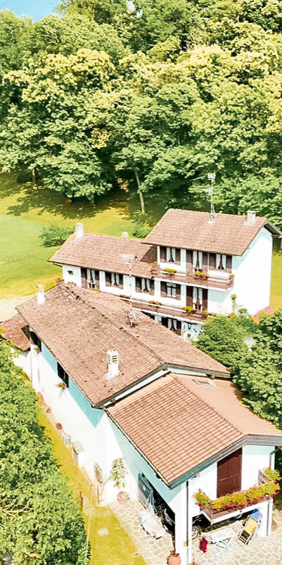 Casale ristrutturato ad Arona, immerso nel verde del Lago Maggiore