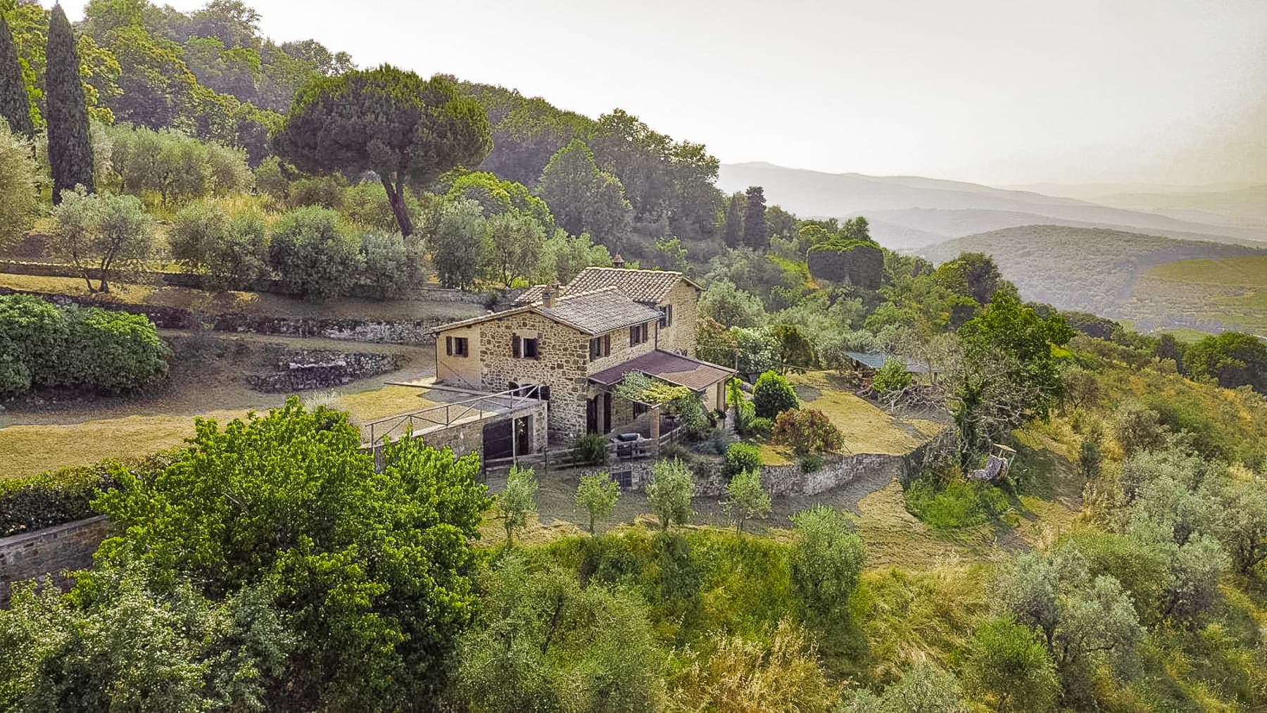 Casale toscano a Montalcino, vista Val d'Orcia
