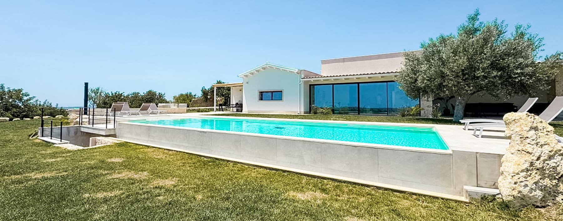 Villa moderna con piscina ad Augusta, Sicilia