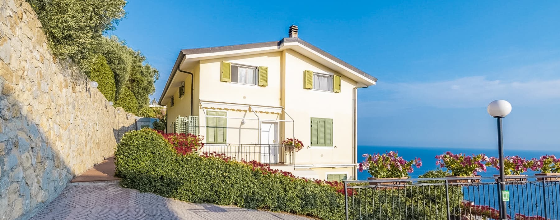 Appartamento ristrutturato con vista mare a Ospedaletti