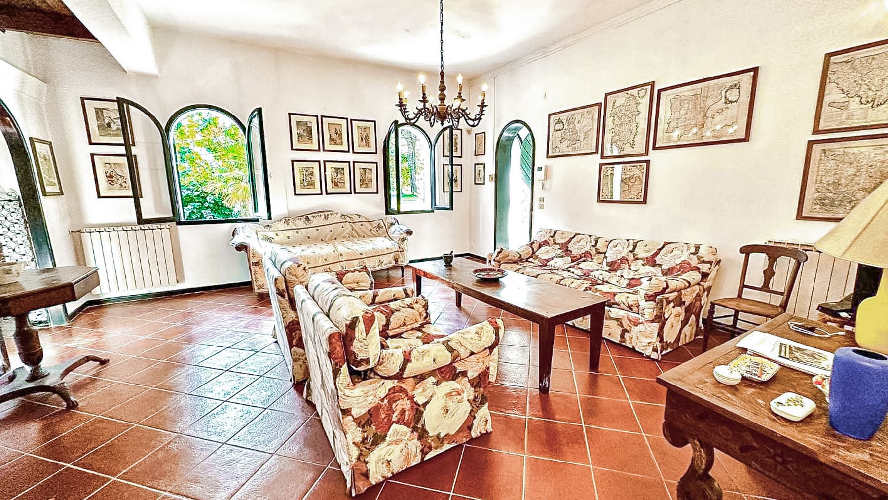 Villa storica a Massa, vicino al mare e immersa nel verde