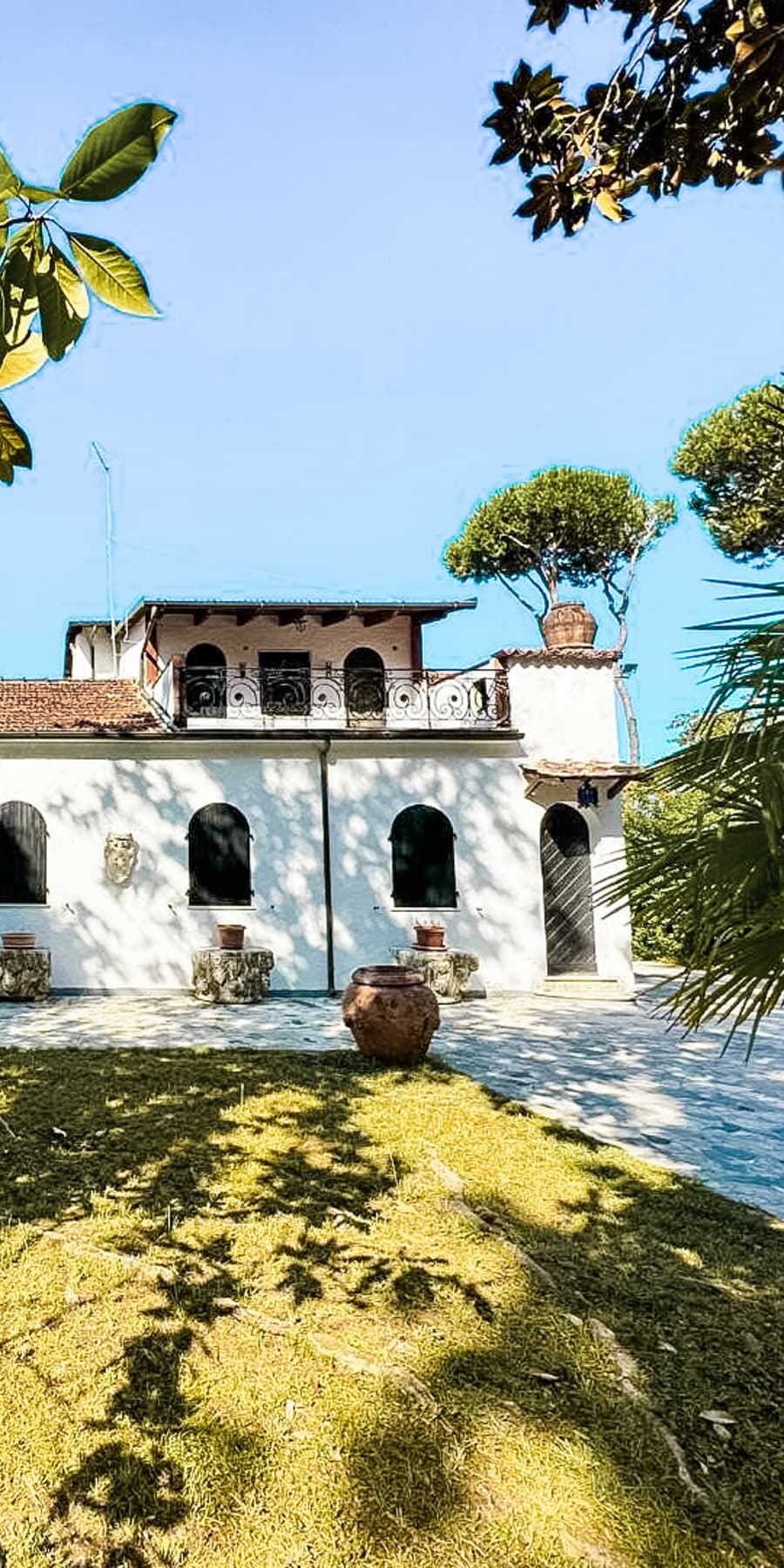 Villa storica a Massa, vicino al mare e immersa nel verde