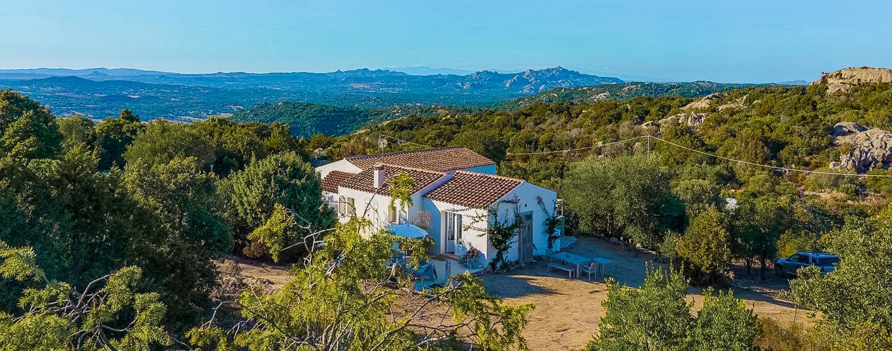 Villa Olbia: Rifugio di Charme tra Natura e Mare Sardo
