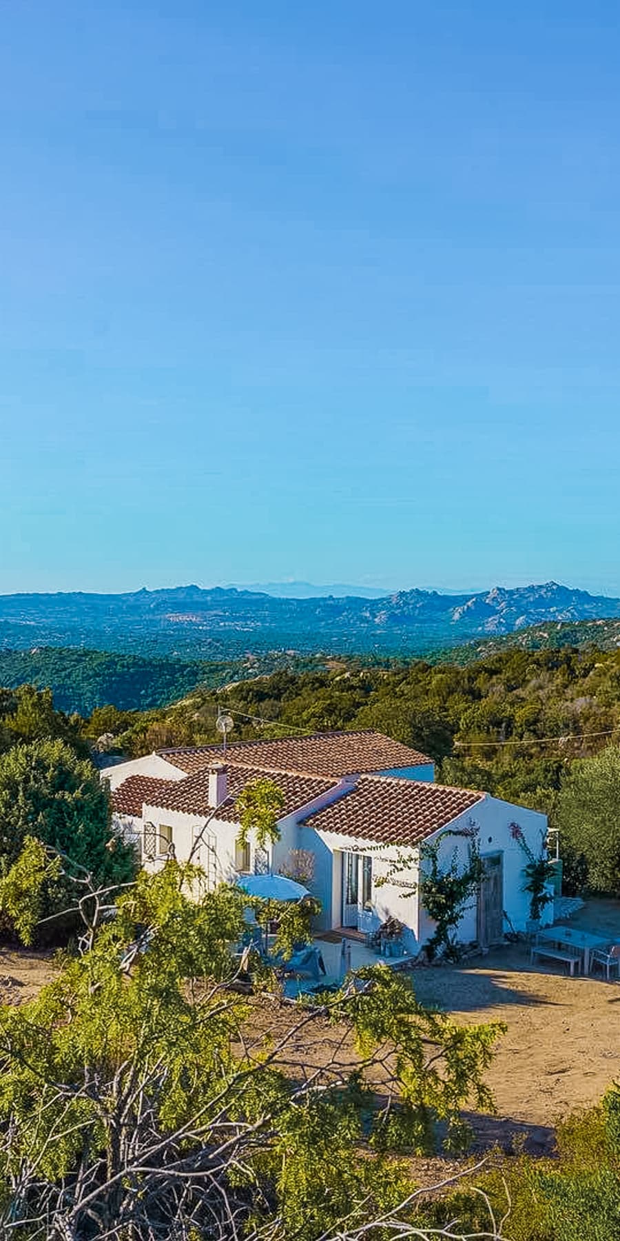 Villa Olbia: Rifugio di Charme tra Natura e Mare Sardo
