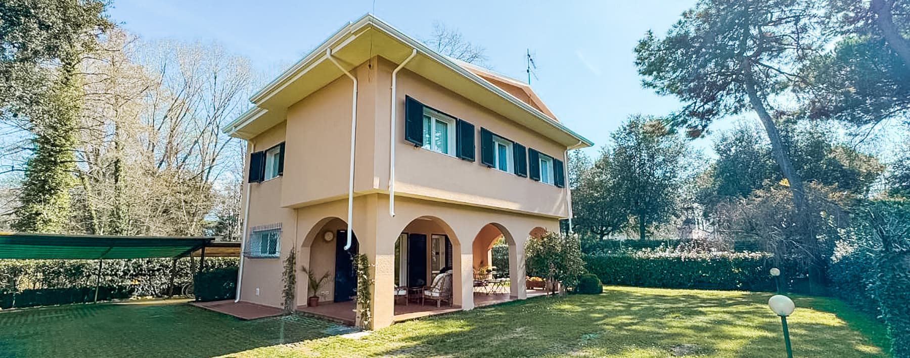 Villa in vendita a Massa, nel cuore di Ronchi Poveromo
